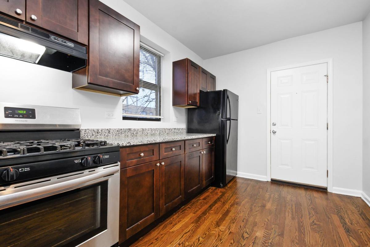 Apartment for rent at 7525-33 S Kingston Ave, Chicago, IL 60649