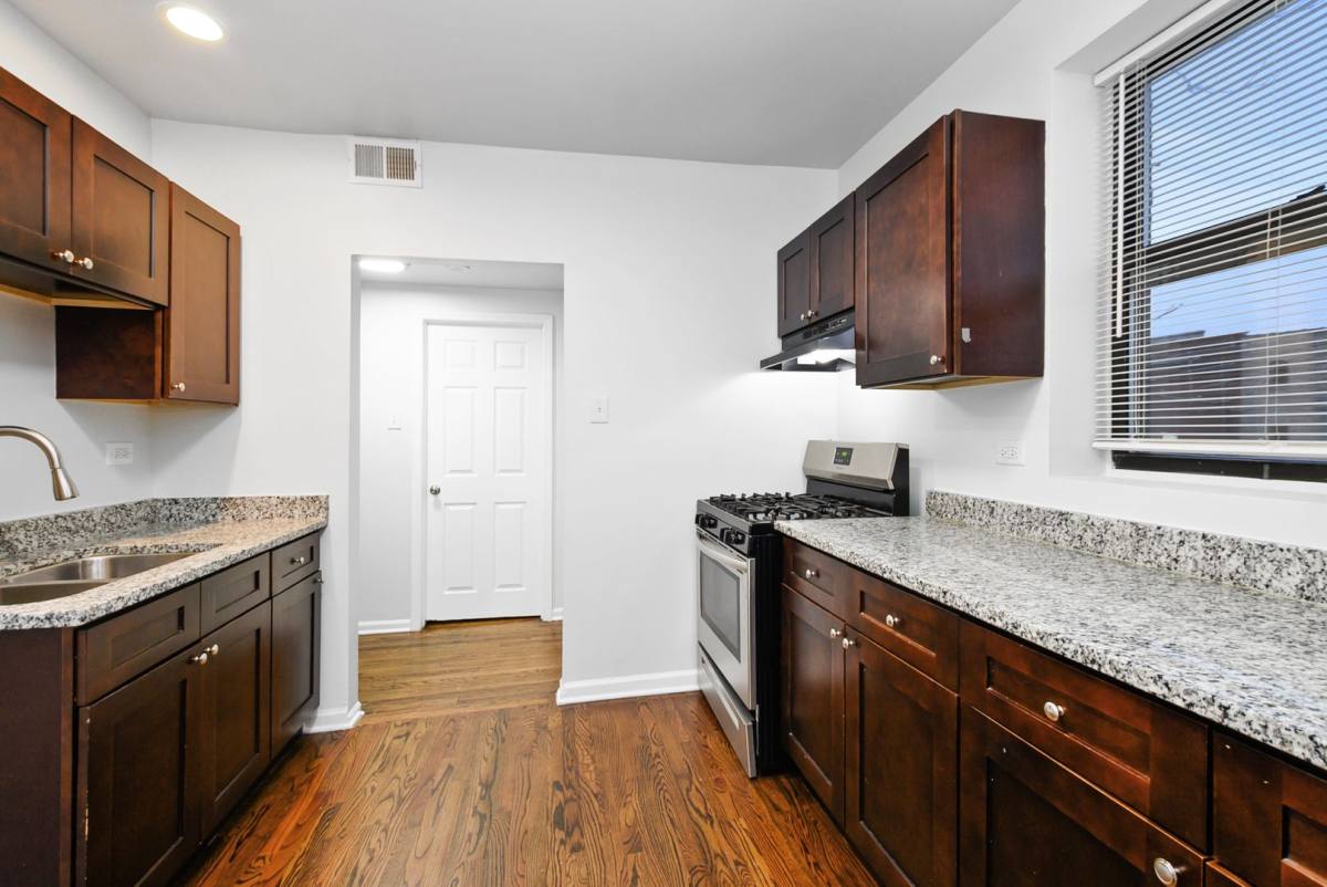 Apartment for rent at 7525-33 S Kingston Ave, Chicago, IL 60649