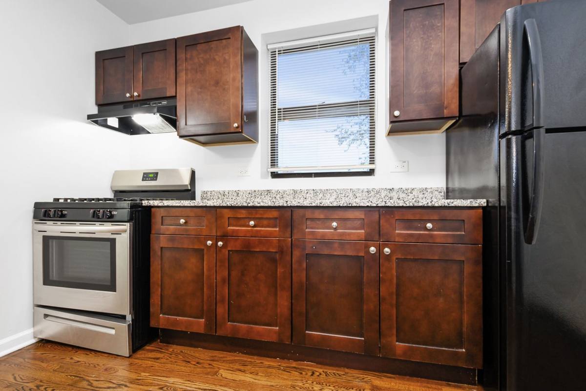 Apartment for rent at 7525-33 S Kingston Ave, Chicago, IL 60649