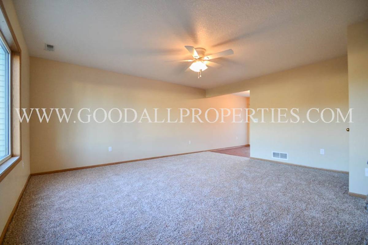 Townhouse for rent at 409 Hazel St, Van Meter, IA 50261