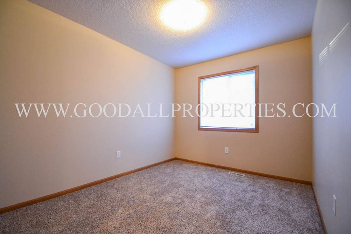 Townhouse for rent at 409 Hazel St, Van Meter, IA 50261