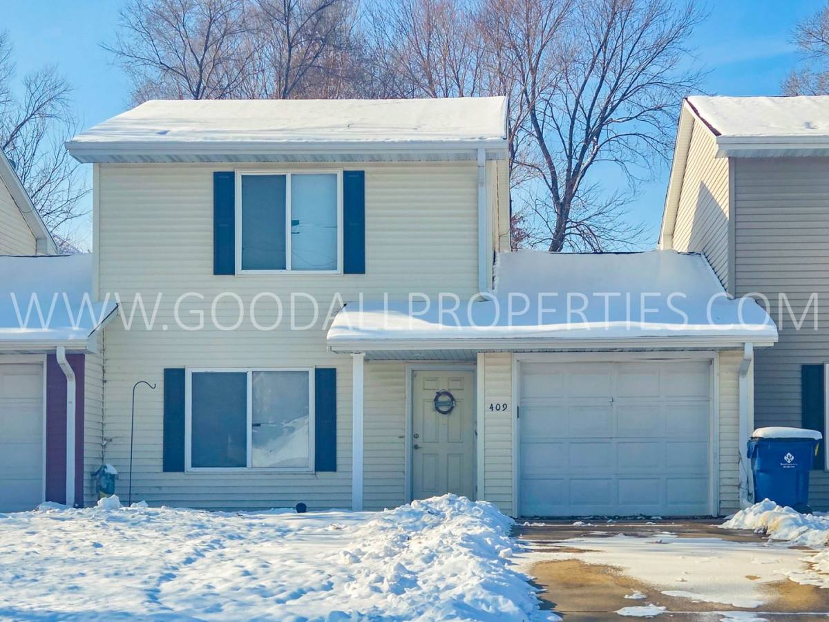 Townhouse for rent at 409 Hazel St, Van Meter, IA 50261