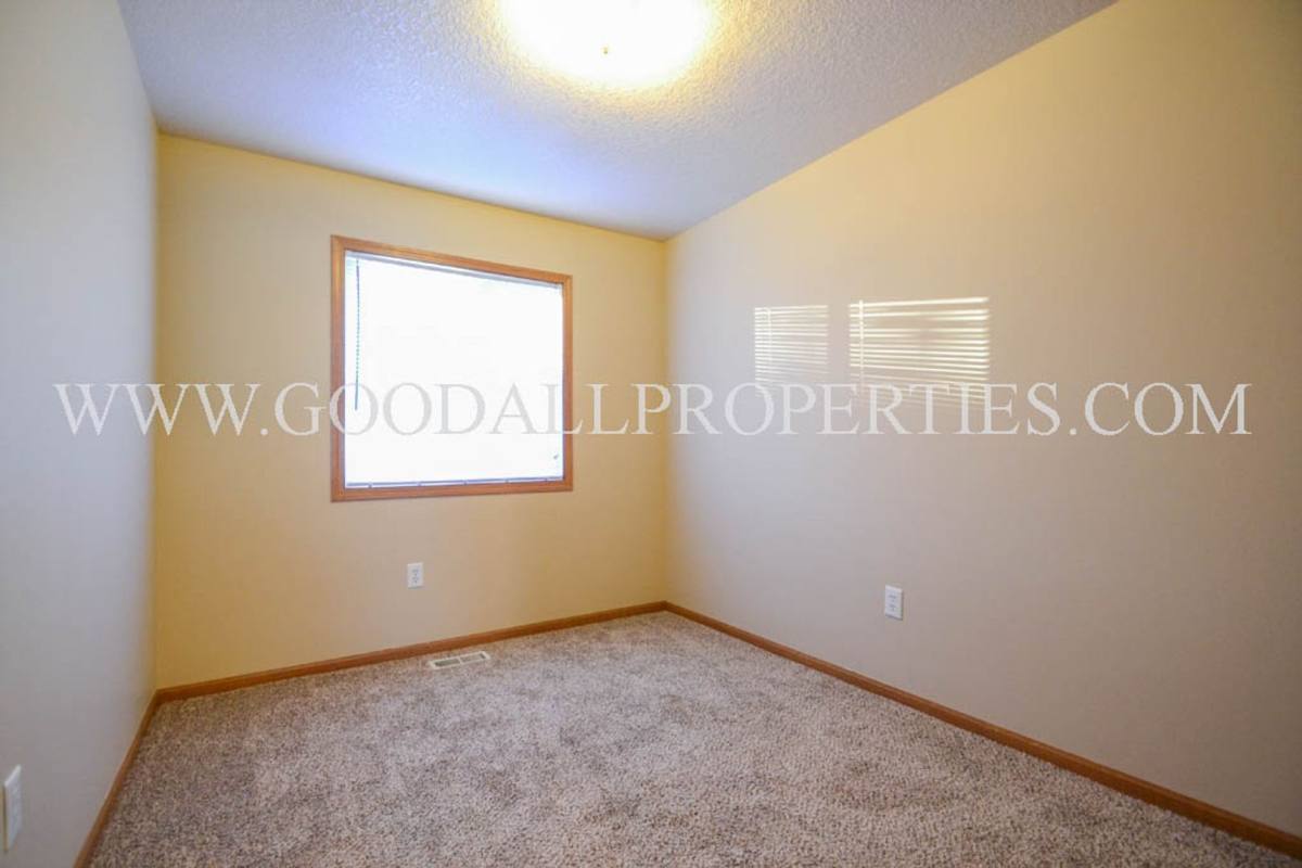 Townhouse for rent at 409 Hazel St, Van Meter, IA 50261