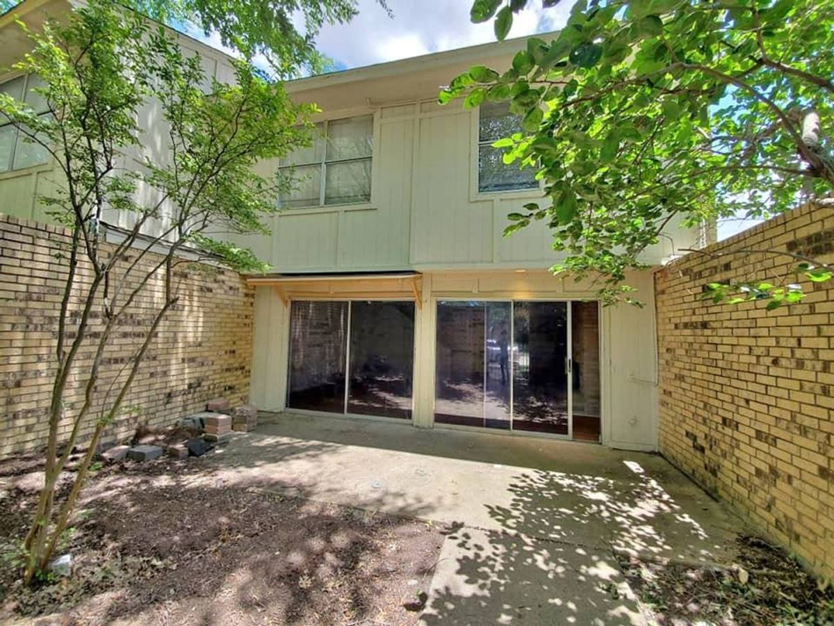 Townhouse for rent at 501 Towne House Lane, Richardson, TX 75081