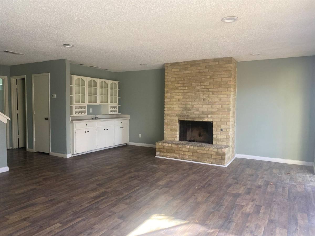 Townhouse for rent at 501 Towne House Lane, Richardson, TX 75081