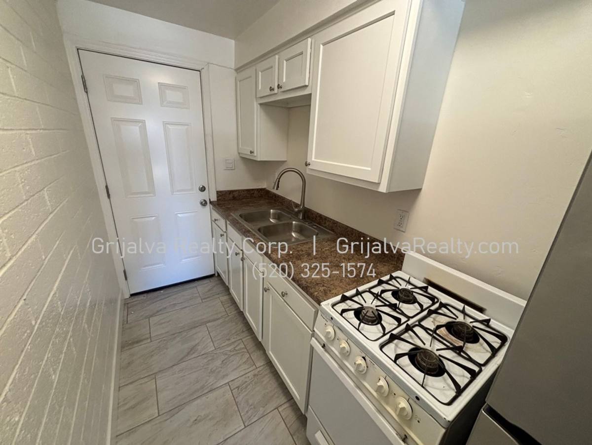 Townhouse for rent at 2920 N Richey, Tucson, AZ 85716