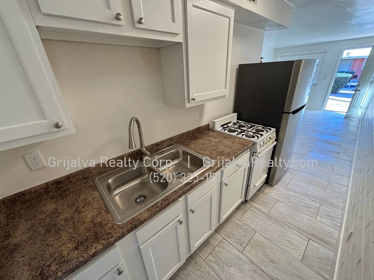 Townhouse for rent at 2920 N Richey, Tucson, AZ 85716