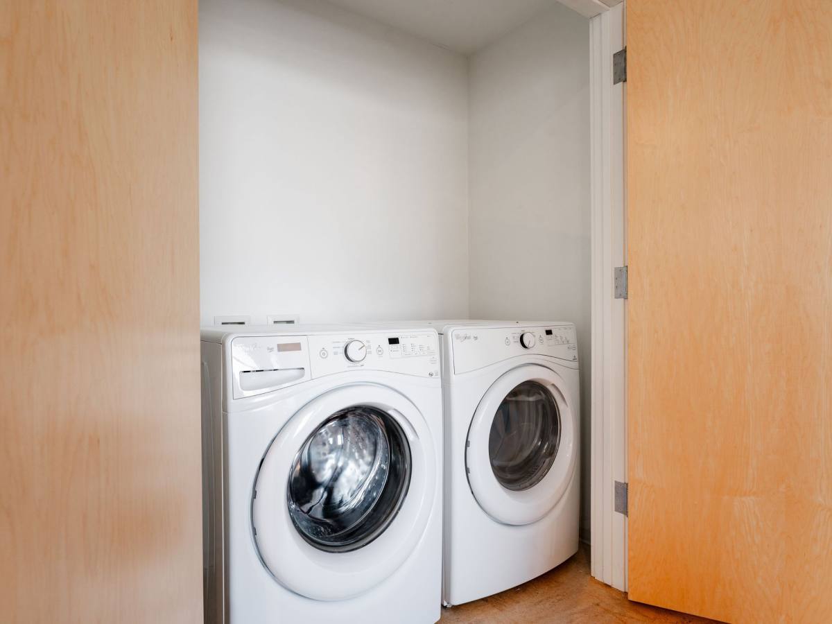 Apartment for rent at 405 6th Ave, Des Moines, IA 50309