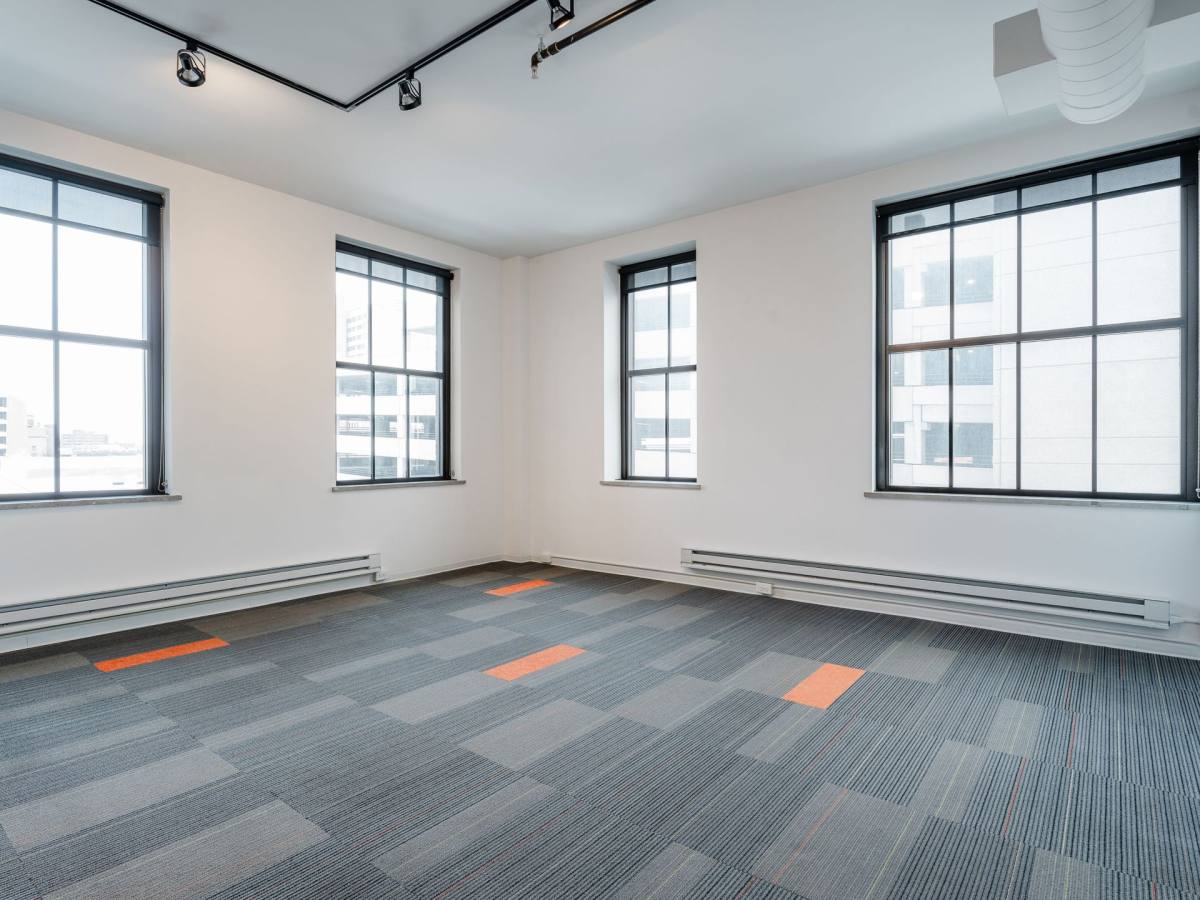 Apartment for rent at 405 6th Ave, Des Moines, IA 50309