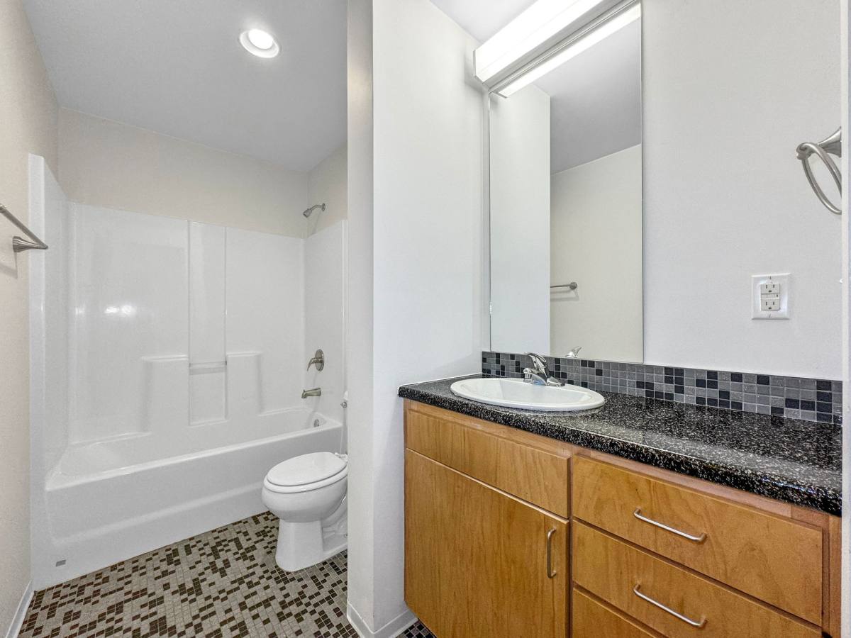 Apartment for rent at 405 6th Ave, Des Moines, IA 50309