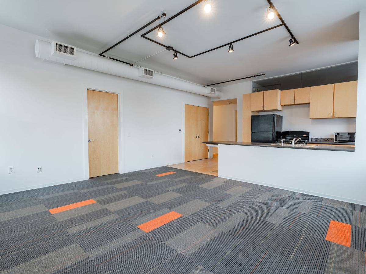 Apartment for rent at 405 6th Ave, Des Moines, IA 50309