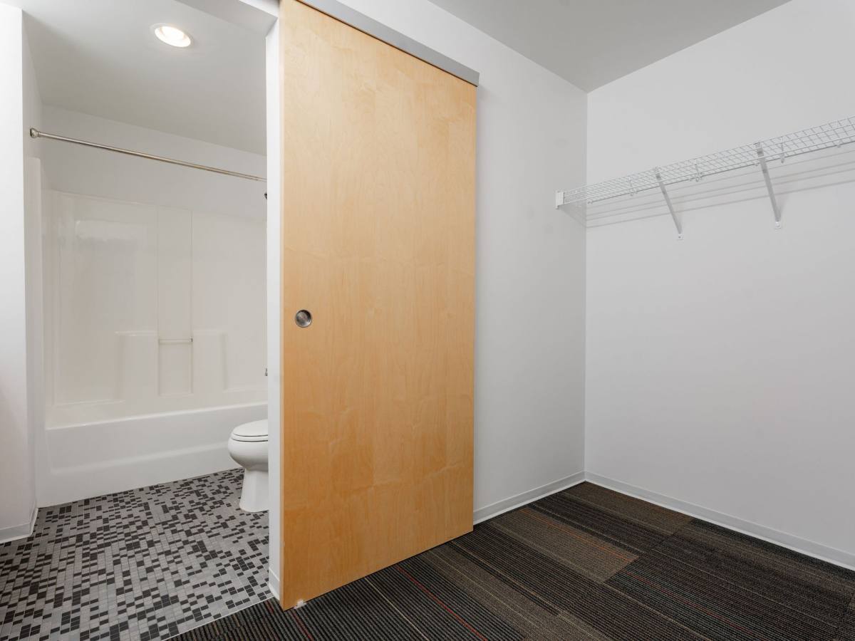 Apartment for rent at 405 6th Ave, Des Moines, IA 50309