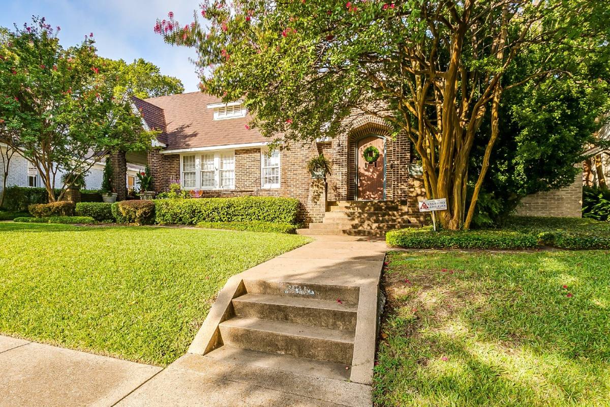 House for rent at 2606 Cockrell Ave, Fort Worth, TX 76109