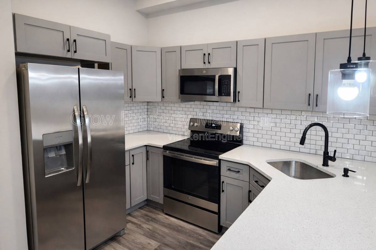 Apartment for rent at 623 W Oxford St #1, Philadelphia, PA 19122