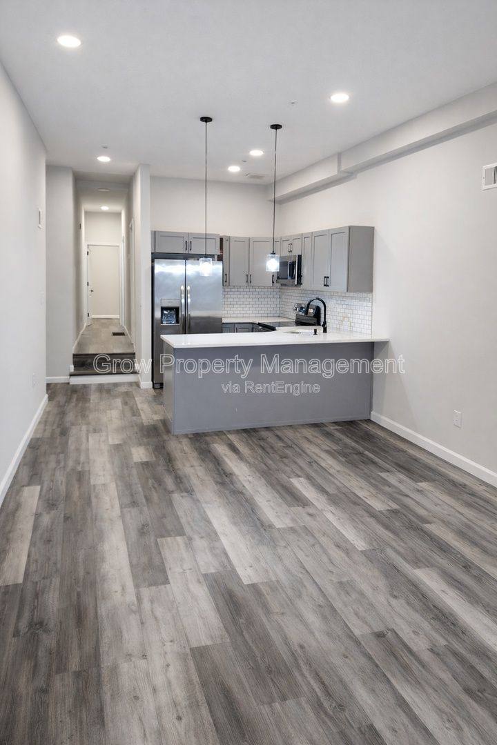 Apartment for rent at 623 W Oxford St #1, Philadelphia, PA 19122