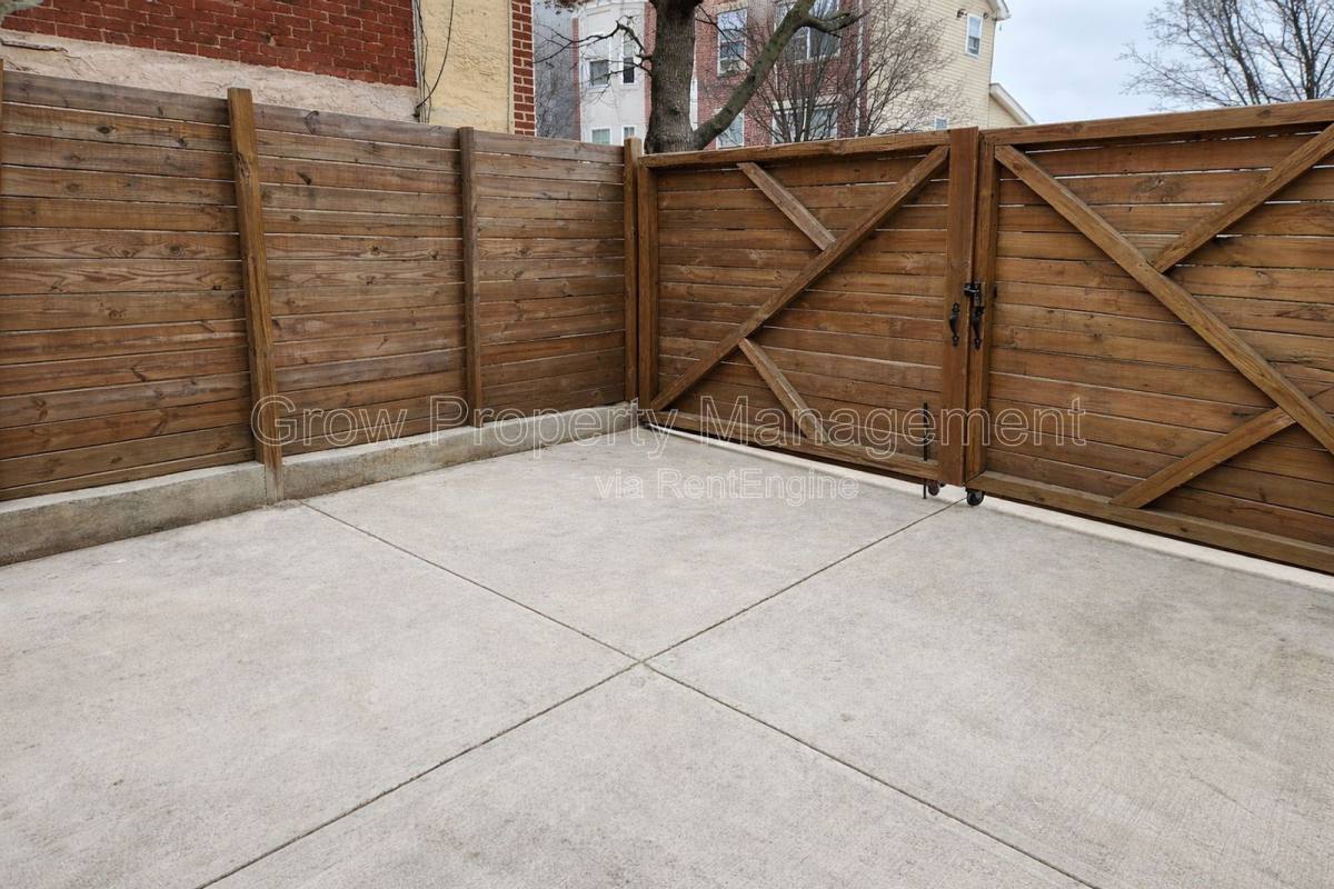 Apartment for rent at 623 W Oxford St #1, Philadelphia, PA 19122
