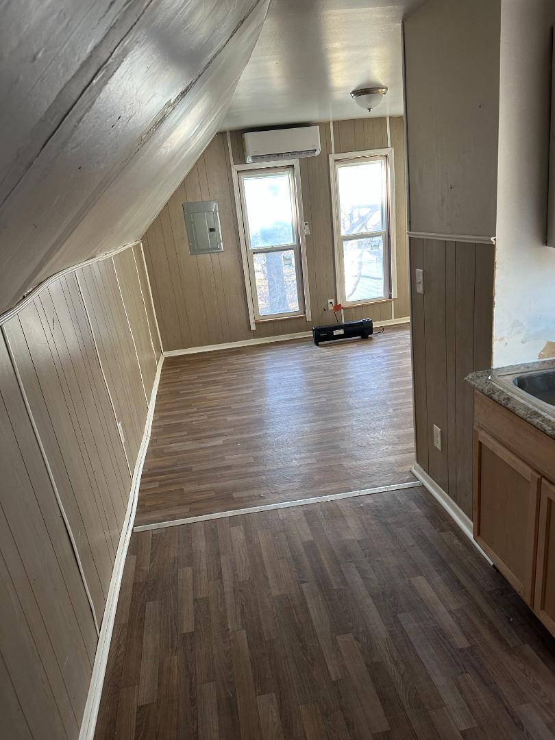Apartment for rent at 208 1 2 E Ave #B, Hutchinson, KS 67501