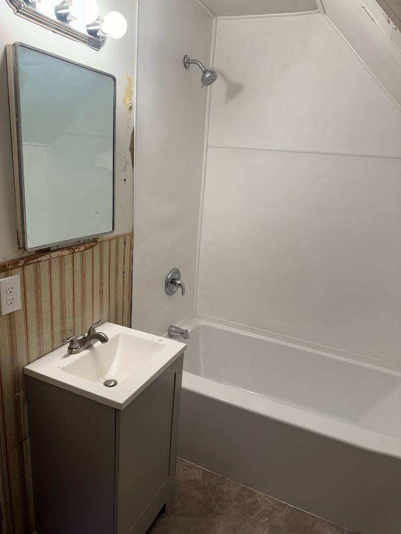 Apartment for rent at 208 1 2 E Ave #B, Hutchinson, KS 67501