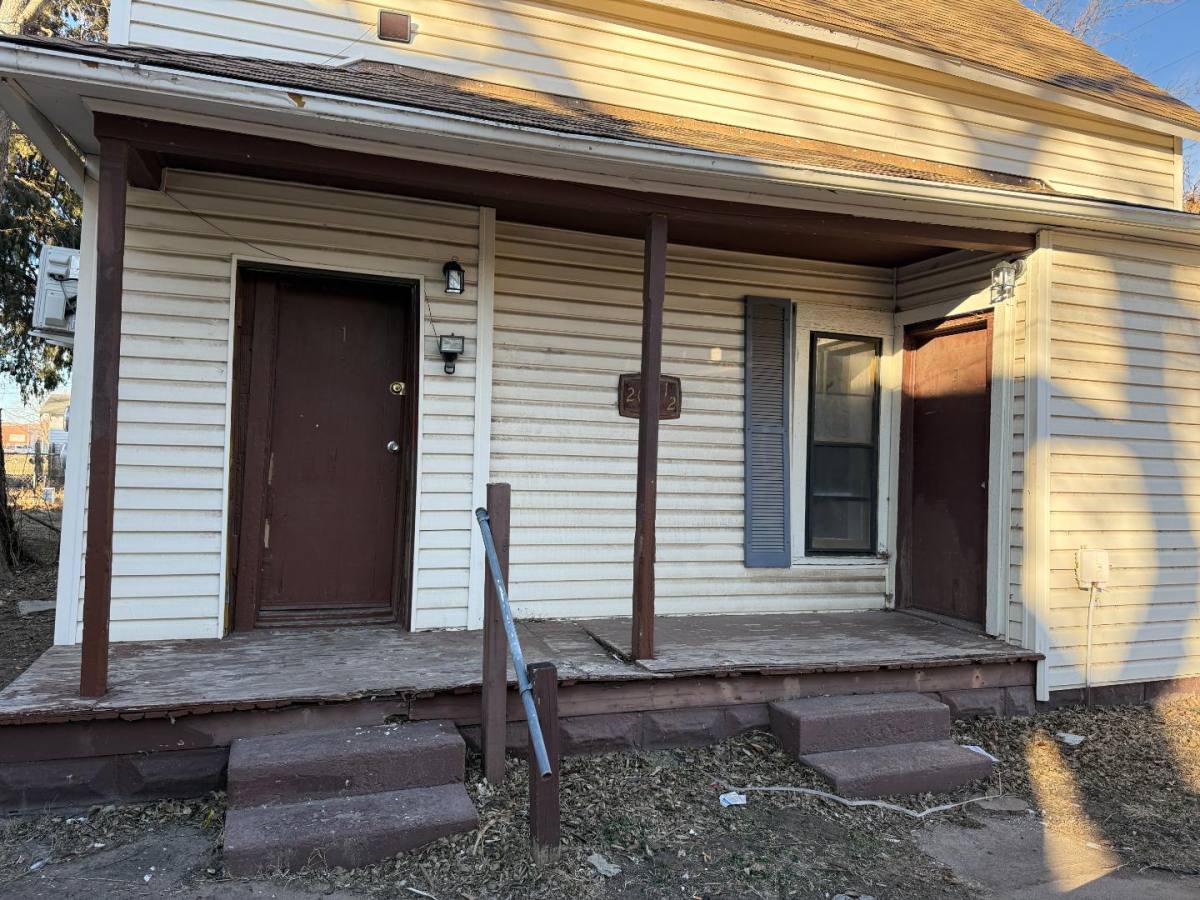 Apartment for rent at 208 1 2 E Ave #B, Hutchinson, KS 67501