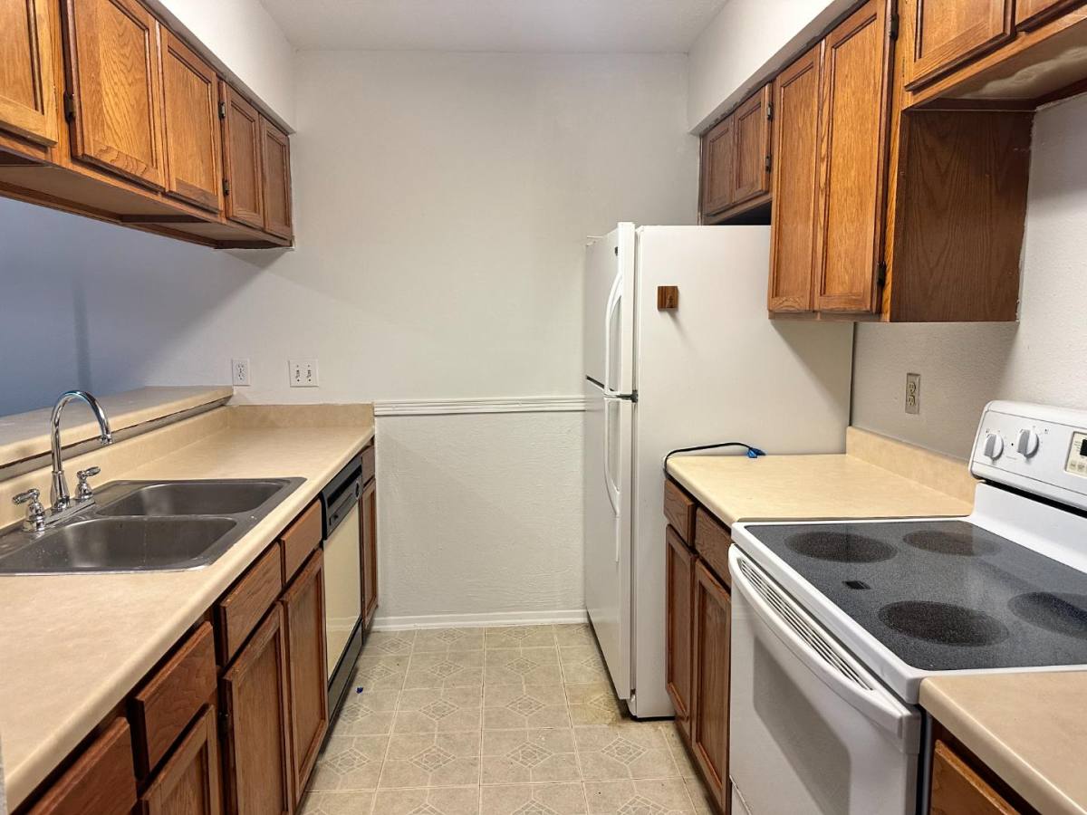 Apartment for rent at 7313 Gulf Freeway 409, Houston, TX 77017