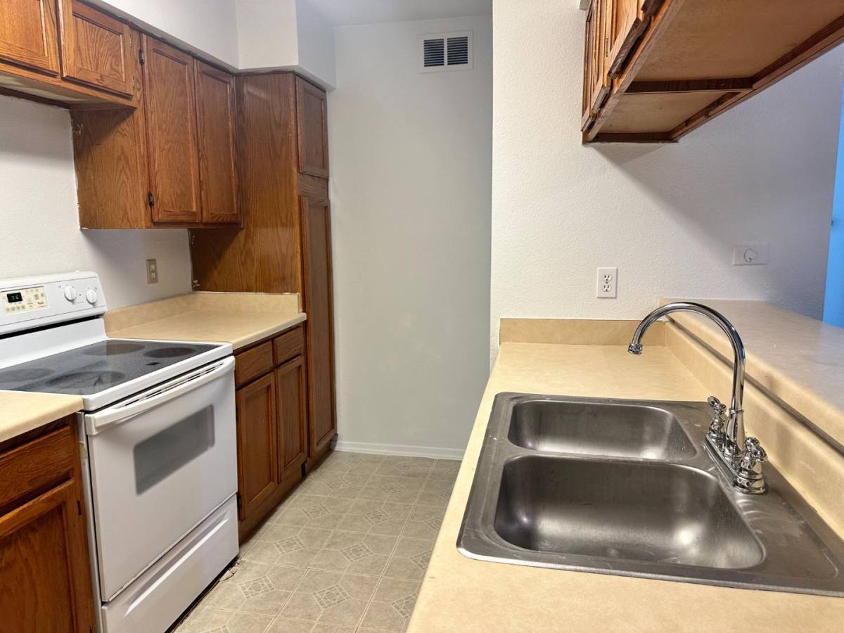 Apartment for rent at 7313 Gulf Freeway 409, Houston, TX 77017