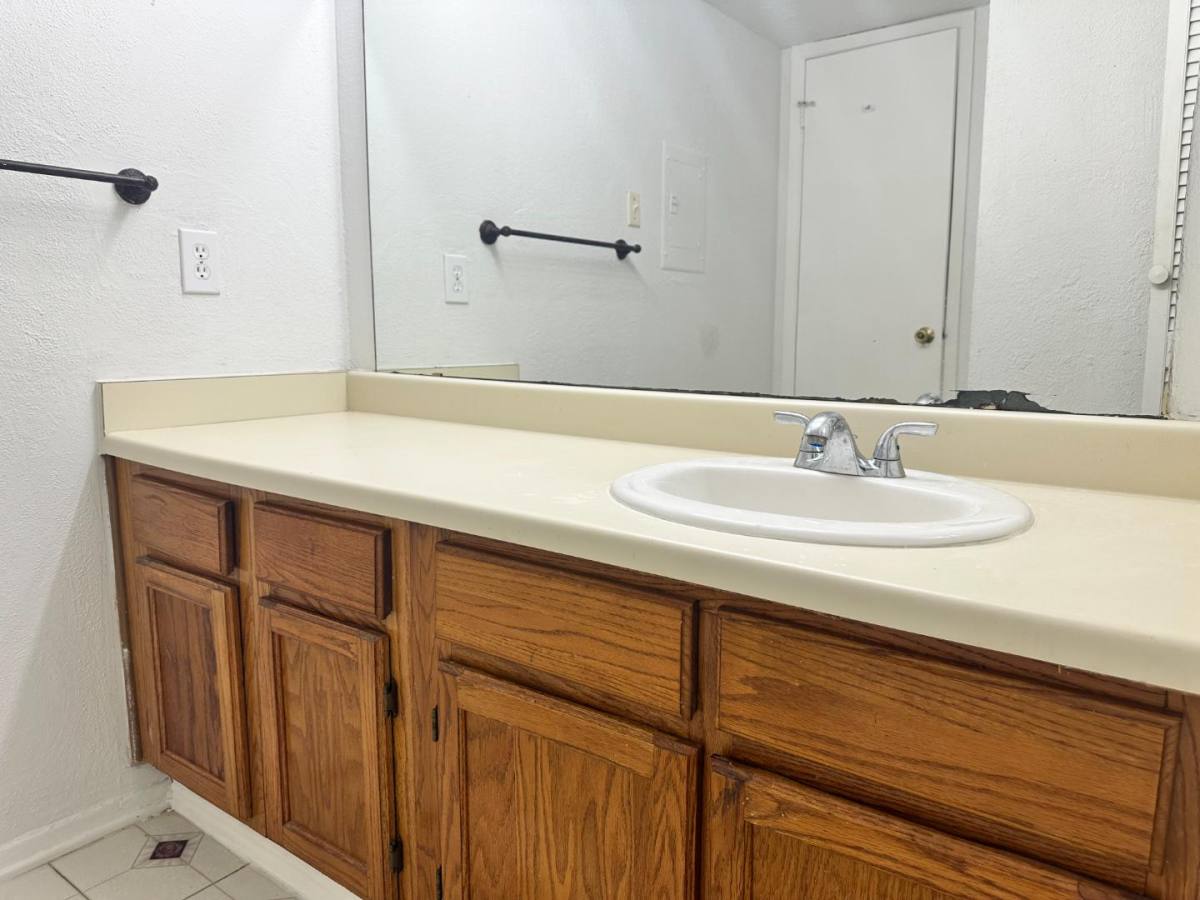 Apartment for rent at 7313 Gulf Freeway 409, Houston, TX 77017