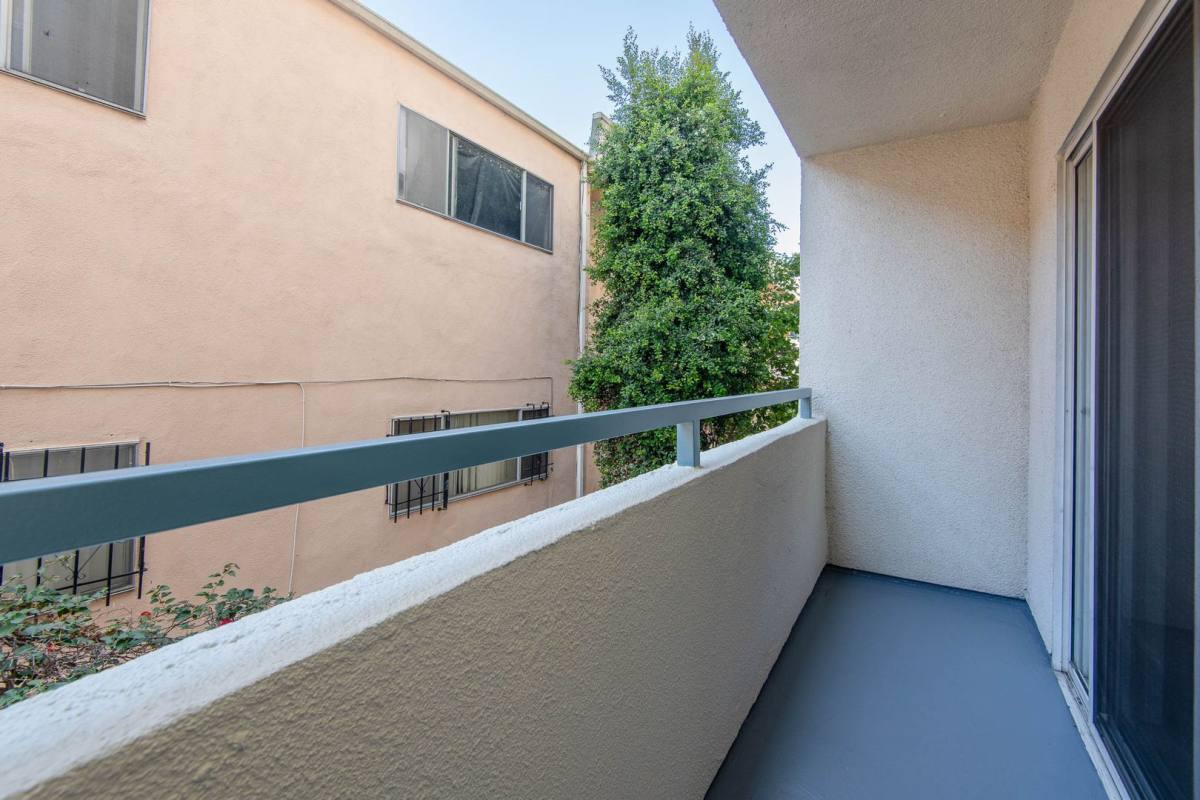Apartment for rent at 3839 Motor Ave, Culver City, CA 90232