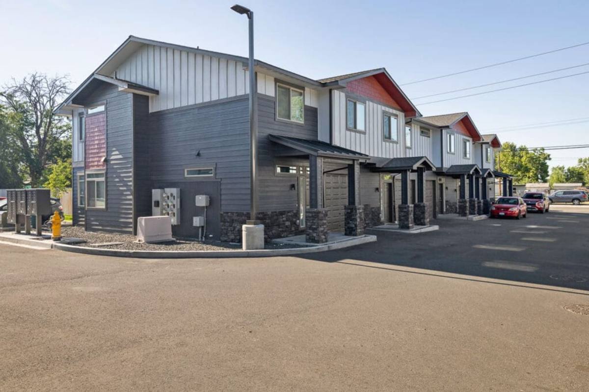 Townhouse for rent at 911 W Entiat Ave, Kennewick, WA 99336