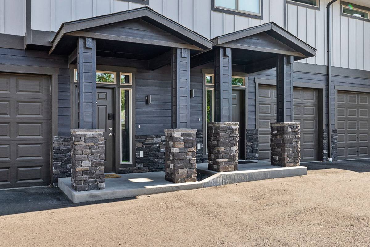 Townhouse for rent at 911 W Entiat Ave, Kennewick, WA 99336