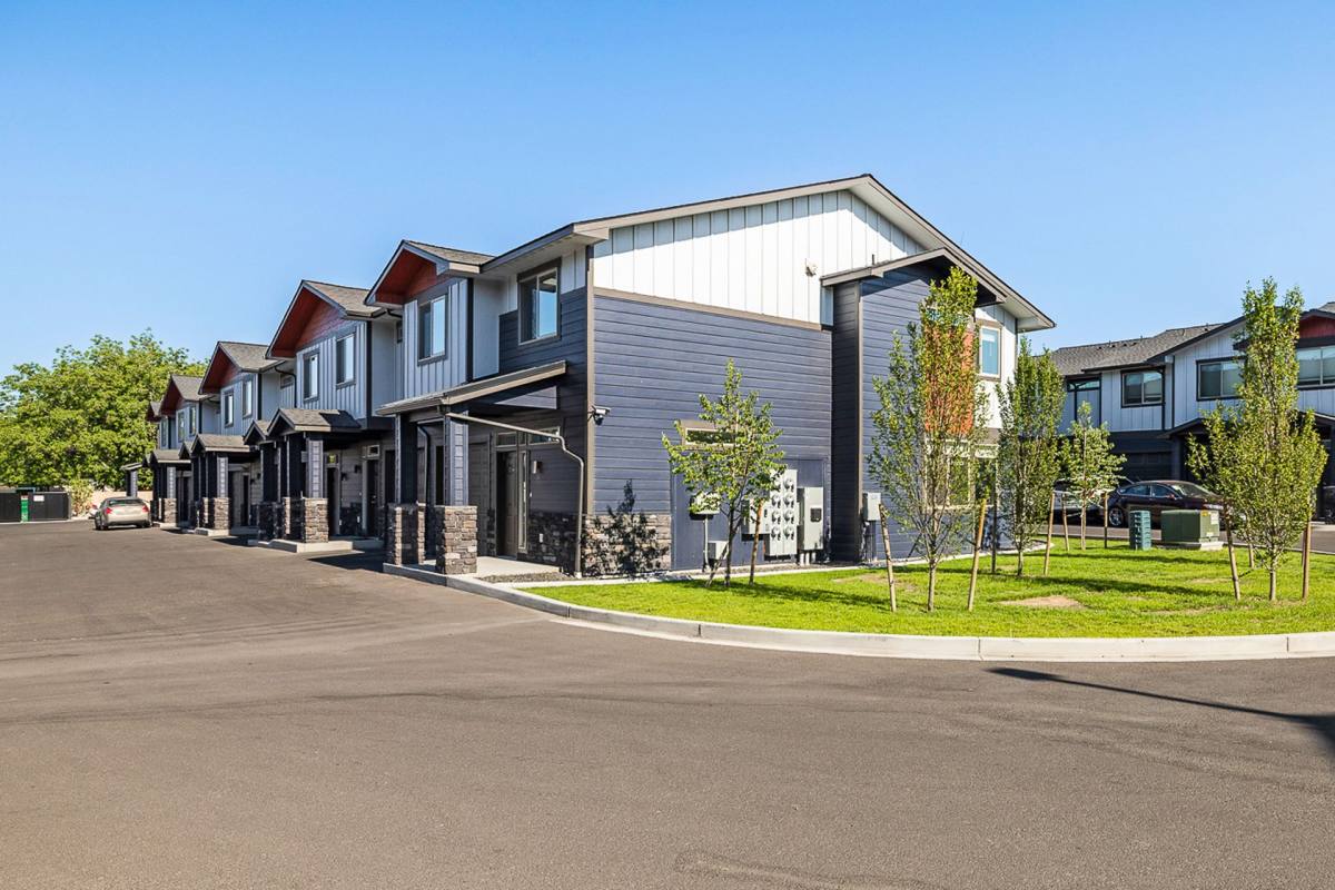 Townhouse for rent at 911 W Entiat Ave, Kennewick, WA 99336