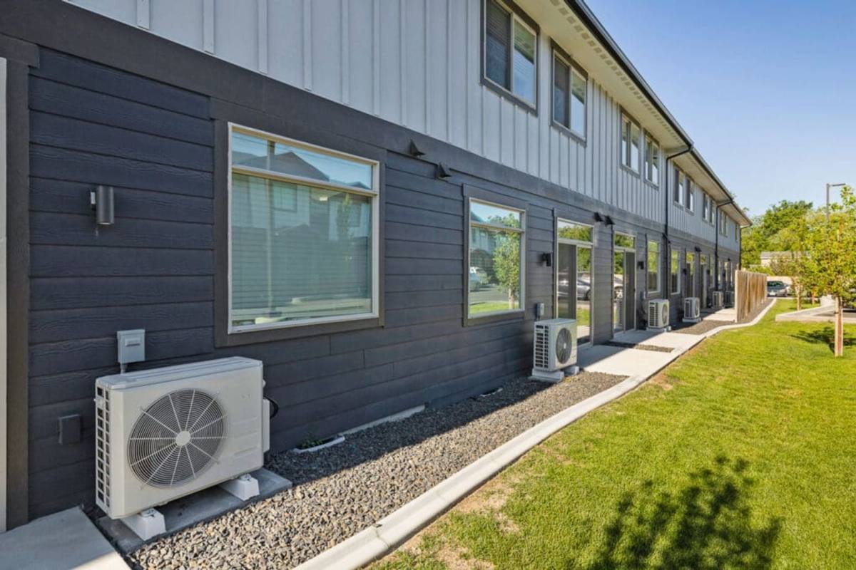 Townhouse for rent at 911 W Entiat Ave, Kennewick, WA 99336