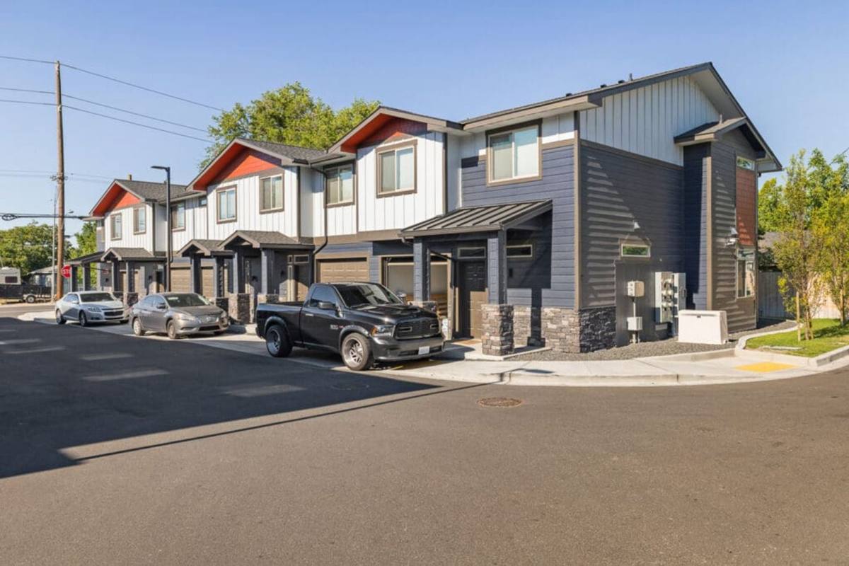 Townhouse for rent at 911 W Entiat Ave, Kennewick, WA 99336