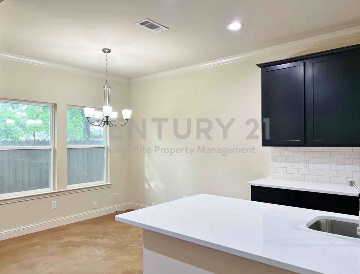 Townhouse for rent at 1312 W Jefferson St, Waxahachie, TX 75165