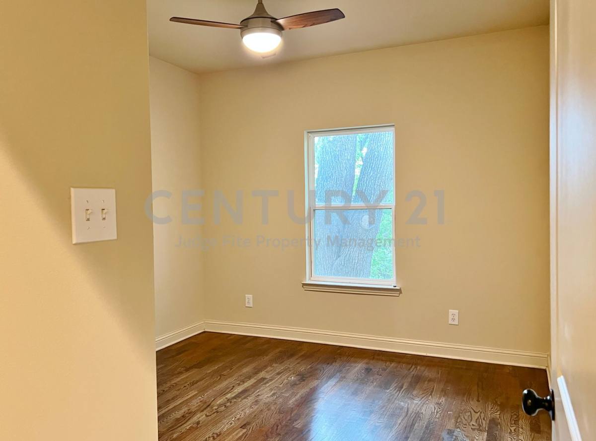 Townhouse for rent at 1312 W Jefferson St, Waxahachie, TX 75165
