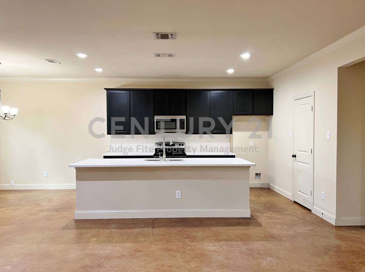 Townhouse for rent at 1312 W Jefferson St, Waxahachie, TX 75165