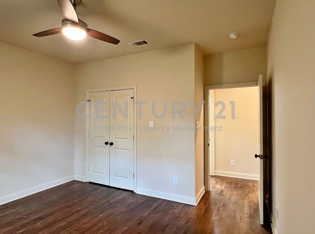 Townhouse for rent at 1312 W Jefferson St, Waxahachie, TX 75165