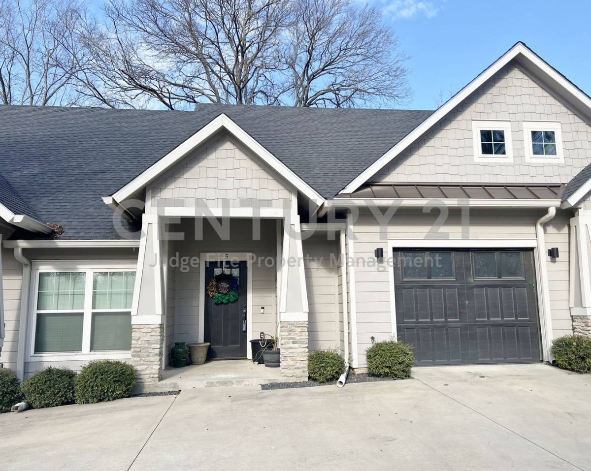 Townhouse for rent at 1312 W Jefferson St, Waxahachie, TX 75165
