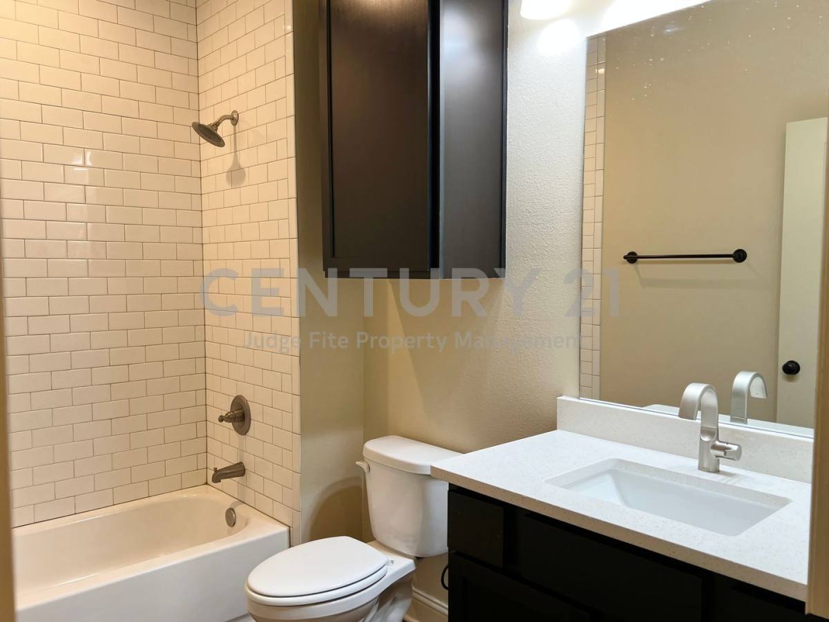 Townhouse for rent at 1312 W Jefferson St, Waxahachie, TX 75165