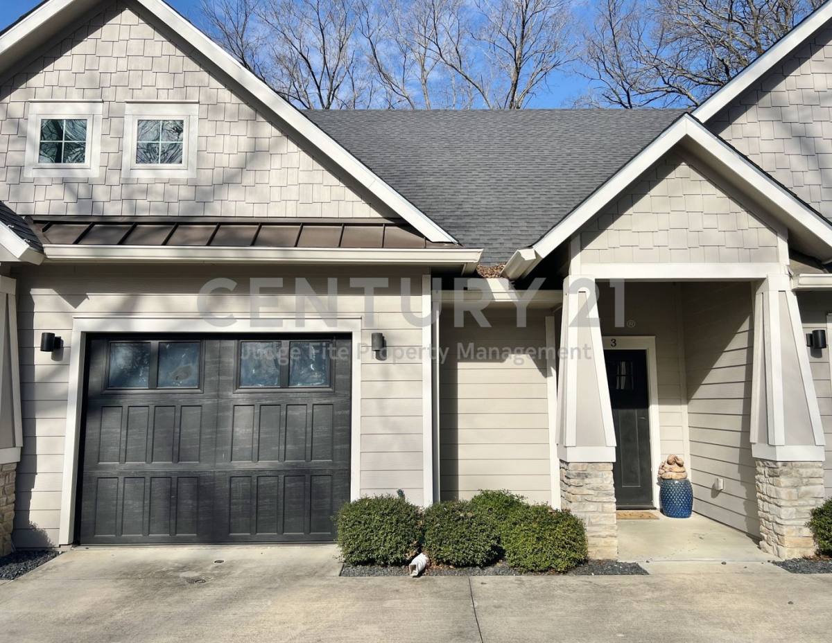 Townhouse for rent at 1312 W Jefferson St, Waxahachie, TX 75165