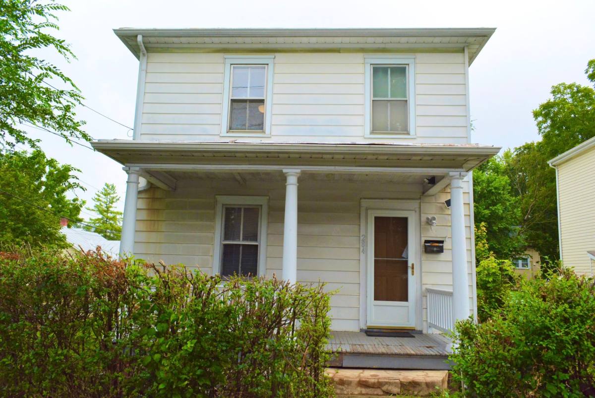 Apartment for rent at 284 W Bruce St, Harrisonburg, VA 22801