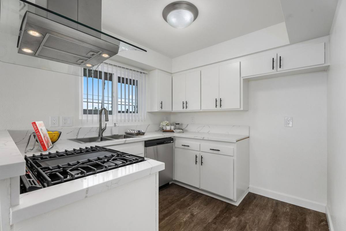 Apartment for rent at 17062 Altadena Dr, 15991 & 16001 Pasadena Ave, Tustin, CA 92780