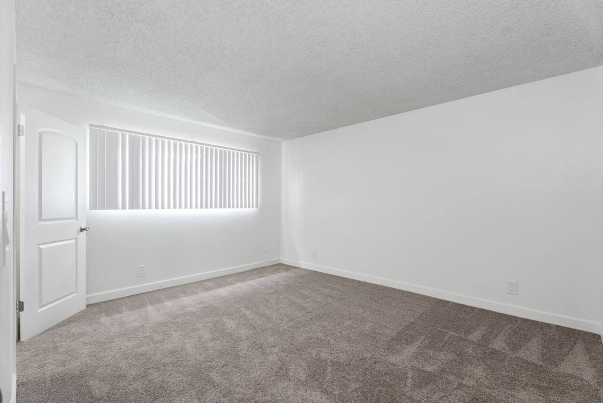 Apartment for rent at 17062 Altadena Dr, 15991 & 16001 Pasadena Ave, Tustin, CA 92780