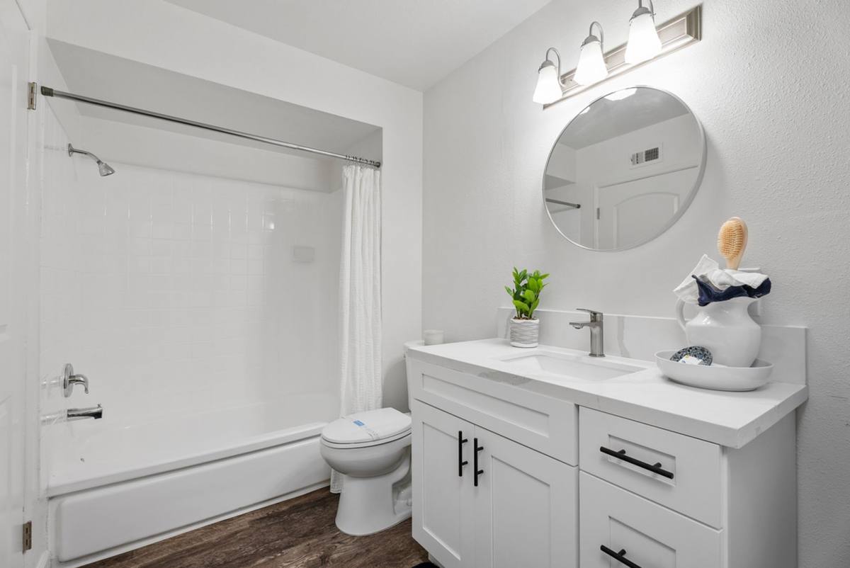 Apartment for rent at 17062 Altadena Dr, 15991 & 16001 Pasadena Ave, Tustin, CA 92780