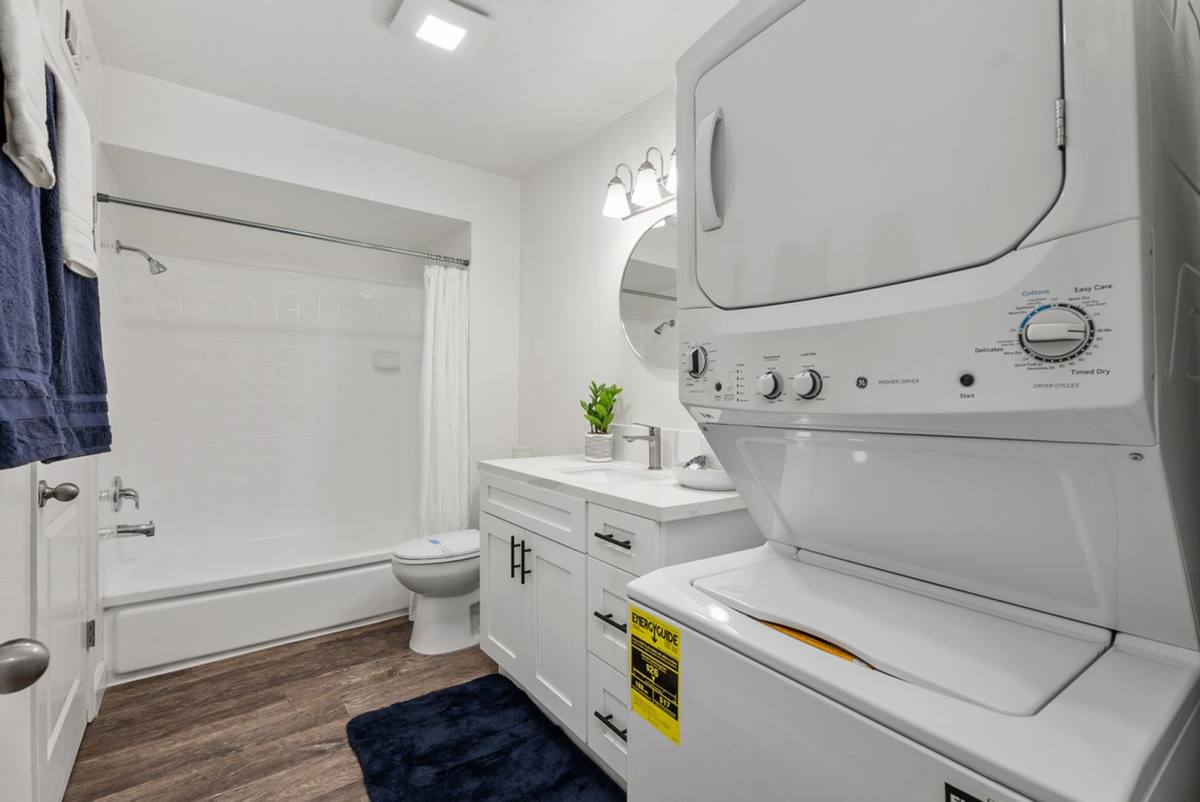Apartment for rent at 17062 Altadena Dr, 15991 & 16001 Pasadena Ave, Tustin, CA 92780