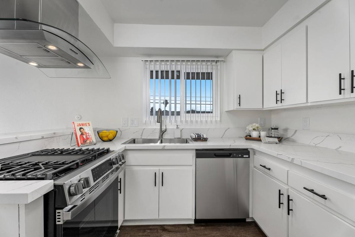 Apartment for rent at 17062 Altadena Dr, 15991 & 16001 Pasadena Ave, Tustin, CA 92780