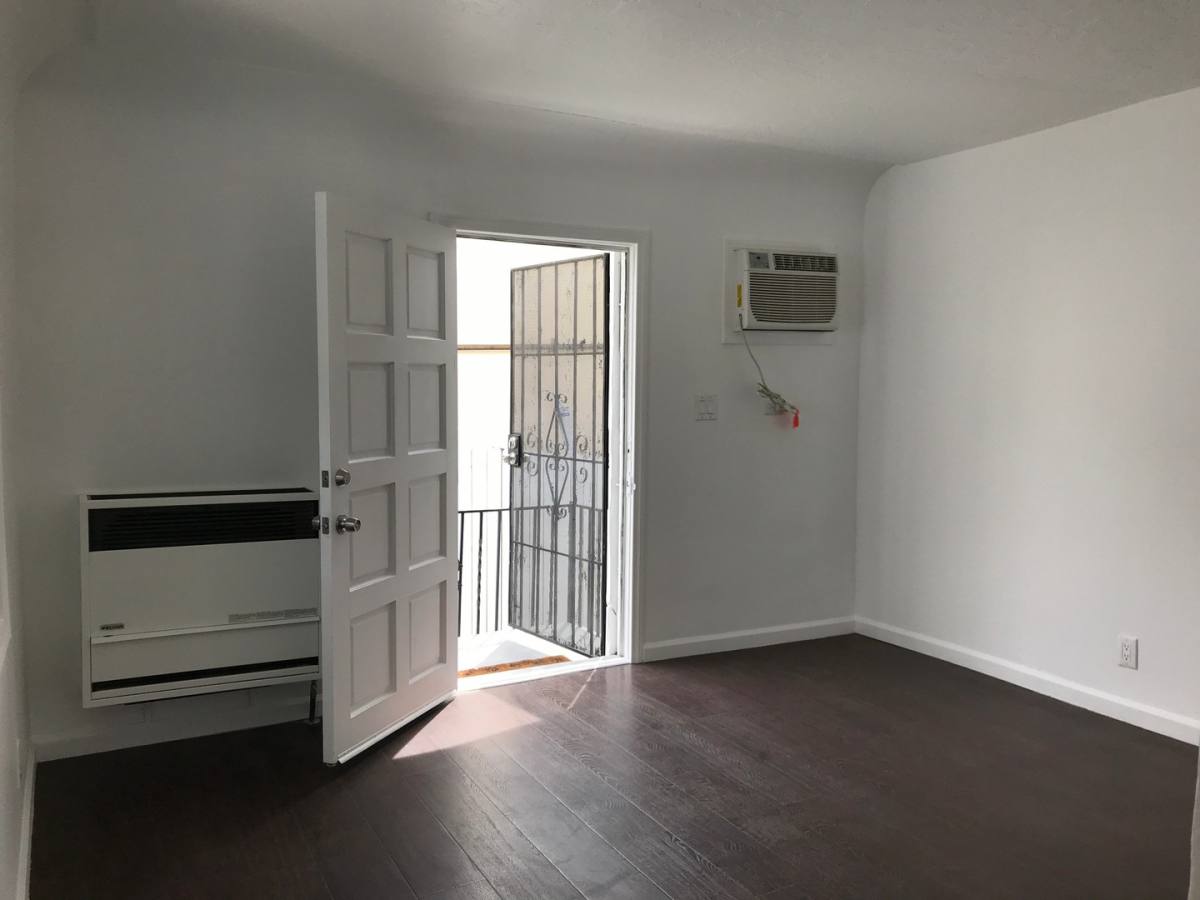 Apartment for rent at 3926 W 28th St, Los Angeles, CA 90018