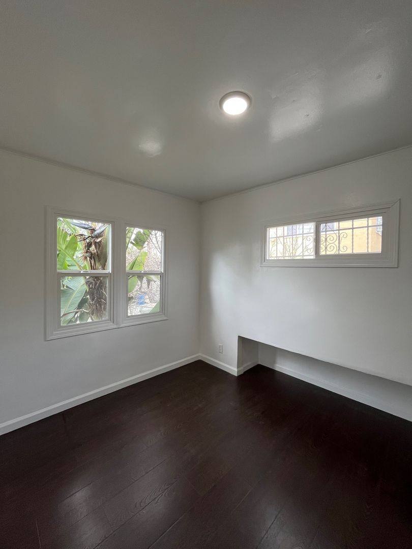 Apartment for rent at 3926 W 28th St, Los Angeles, CA 90018