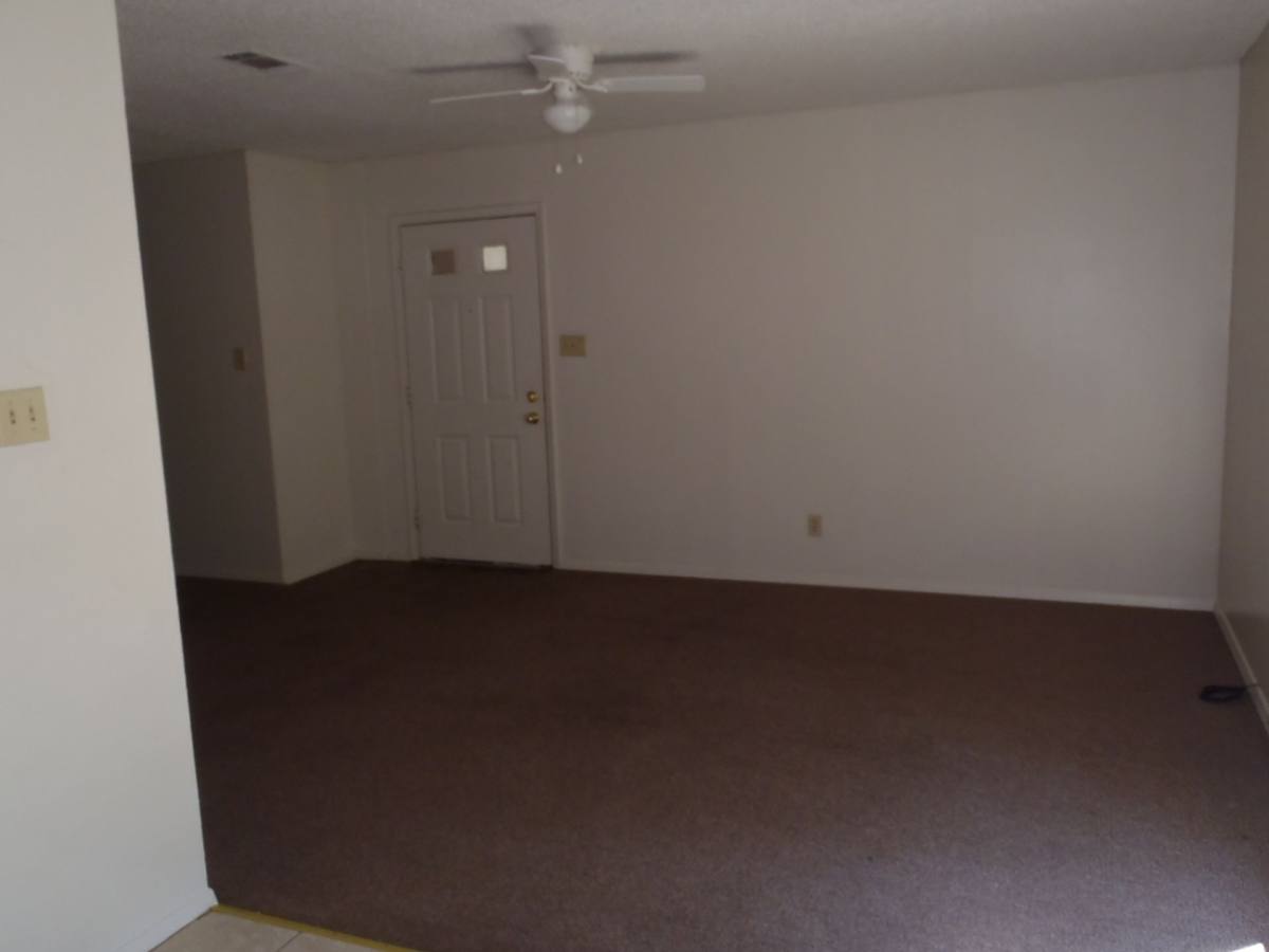 Apartment for rent at 306 W Harriet St, Leesville, LA 71446