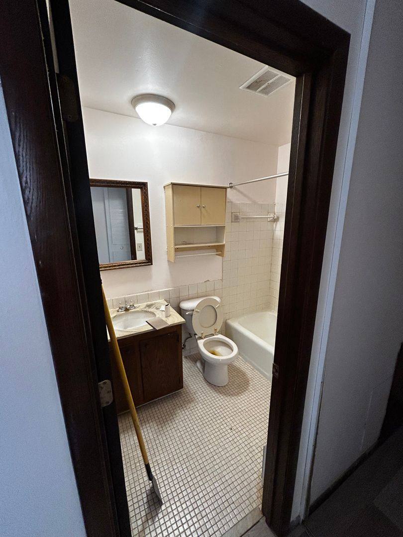 Apartment for rent at 1264 Hazelwood St, Saint Paul, MN 55106
