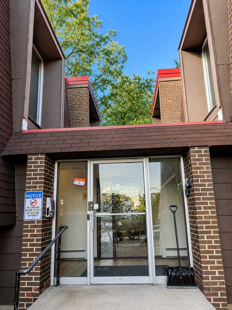 1264 Hazelwood St, St. Paul, MN 55106 - Apartment for Rent - Image 4